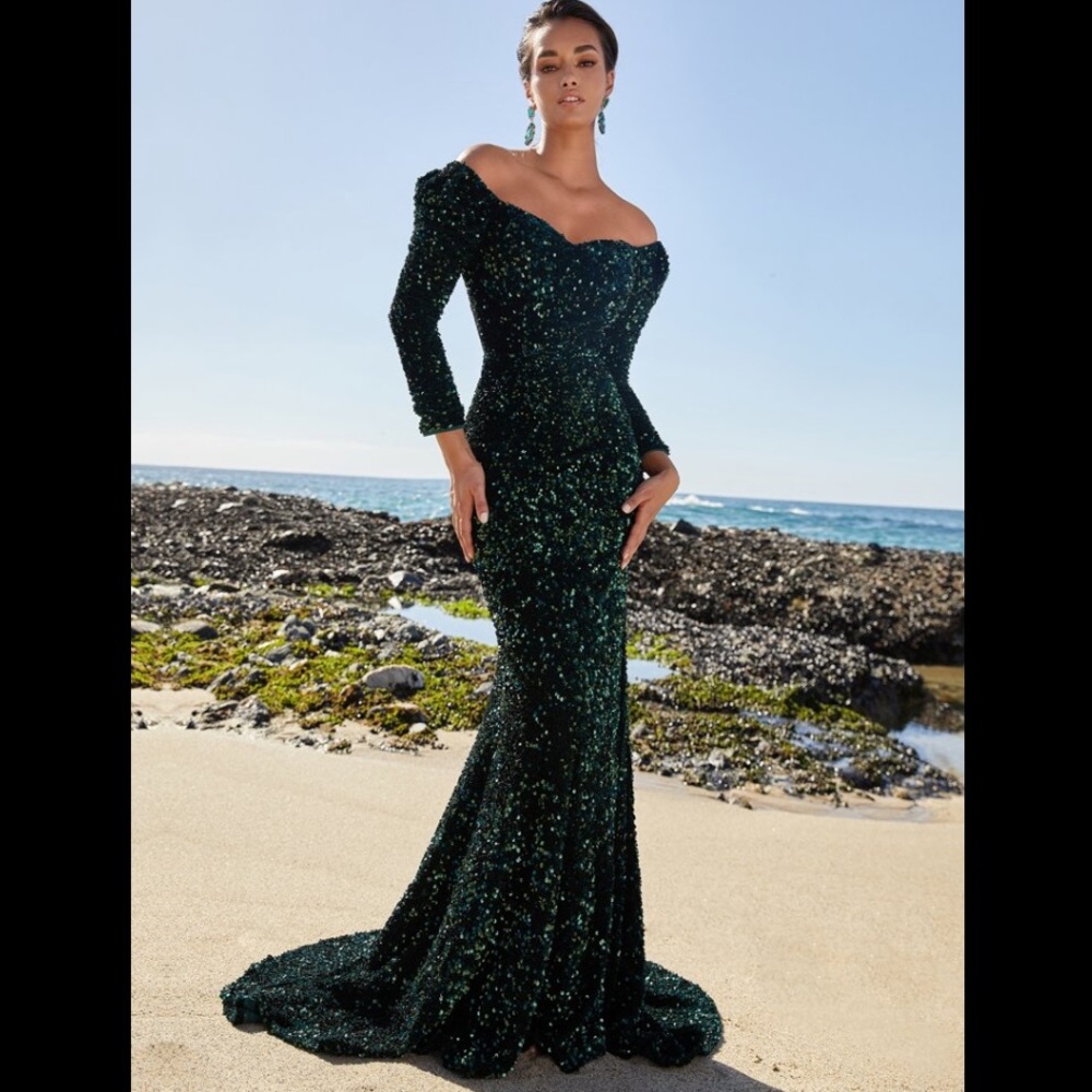Elegant Green Sequin Evening Gown